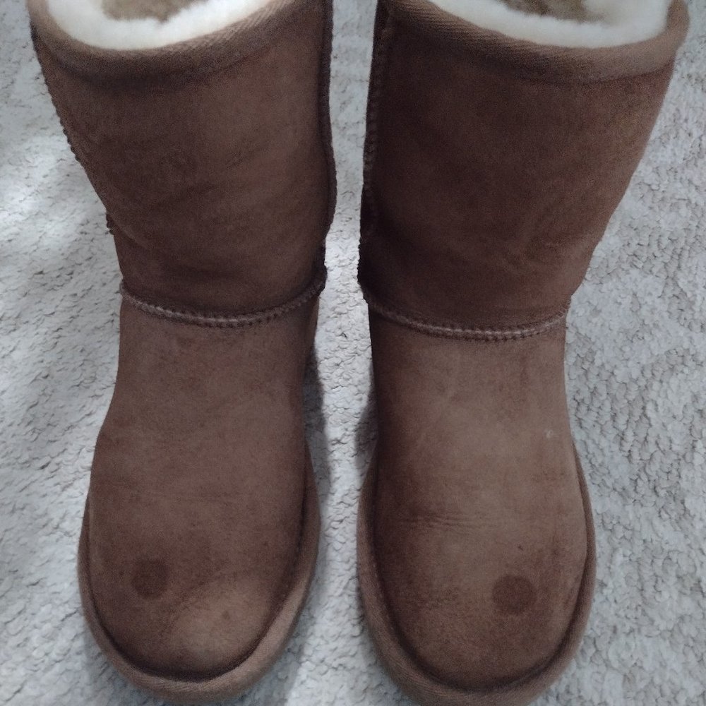 UGG CLASSIC SHORT II CHESTNUT BOOTS SIZE 4